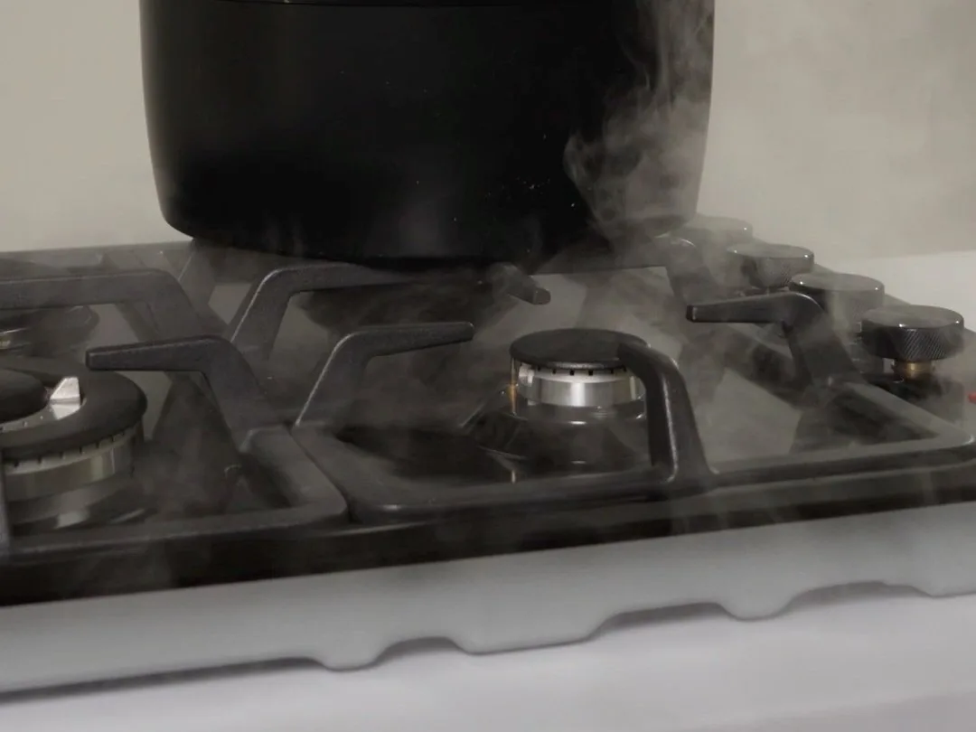 Loretto LHB-631PU-19 BE: 3-in-1 Cooktop — Gas, Electric and Style