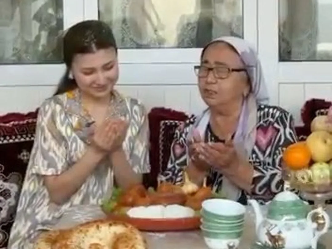 Tərəvəzli xırtıldayan kartof toplar: dadlı qəlyanaltı üçün sadə resept